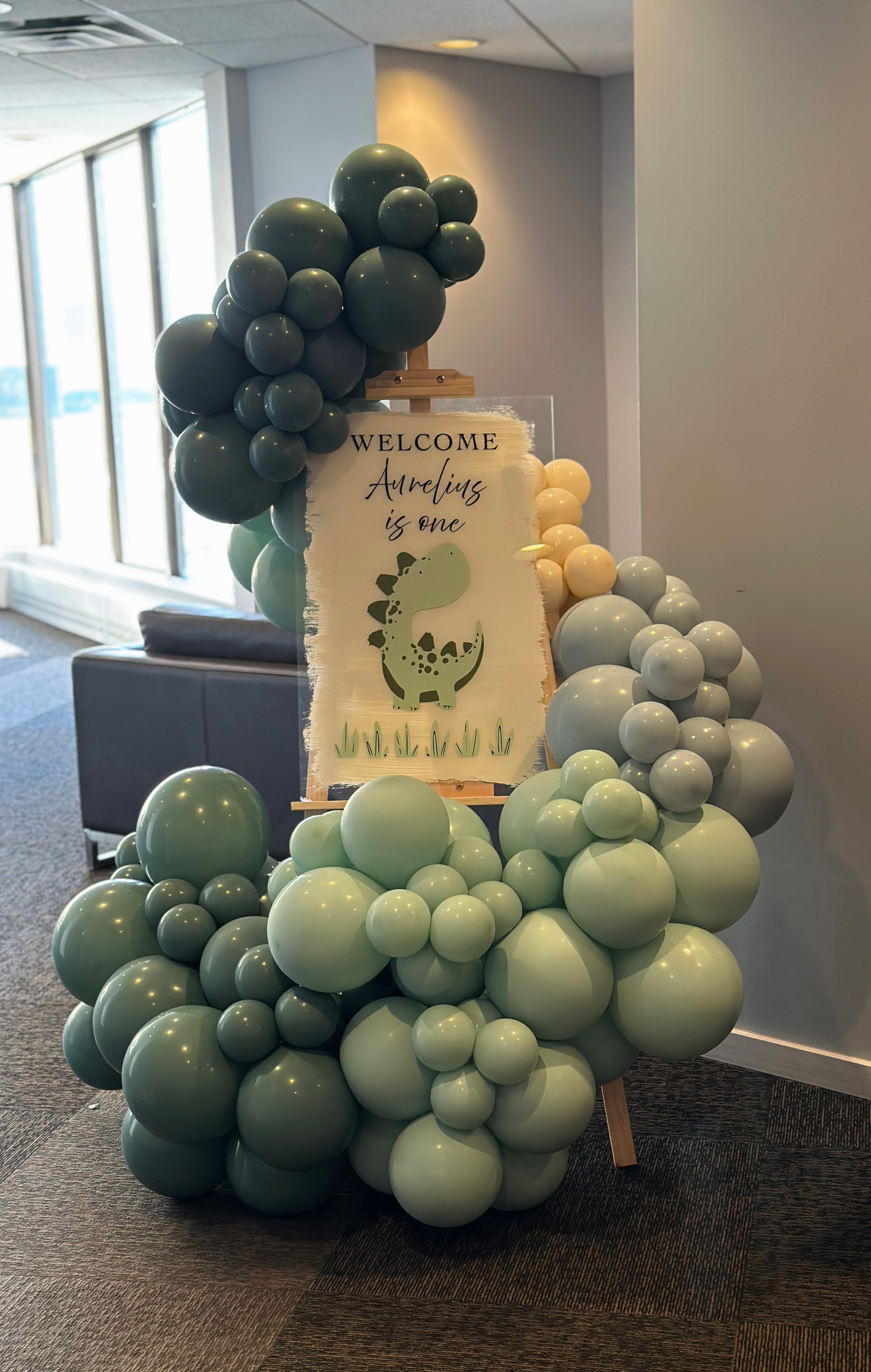 Easel Welcome Sign and Garland